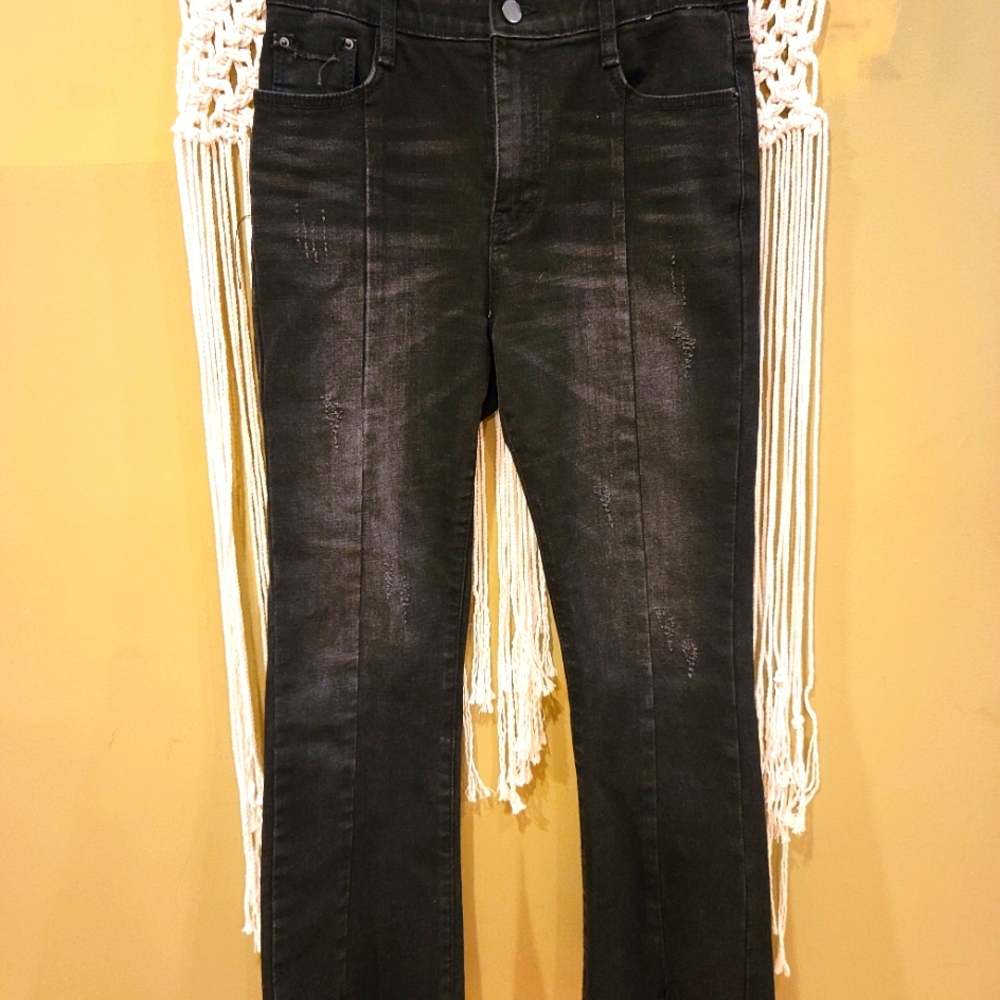 Black ankle cropped trendy Jean